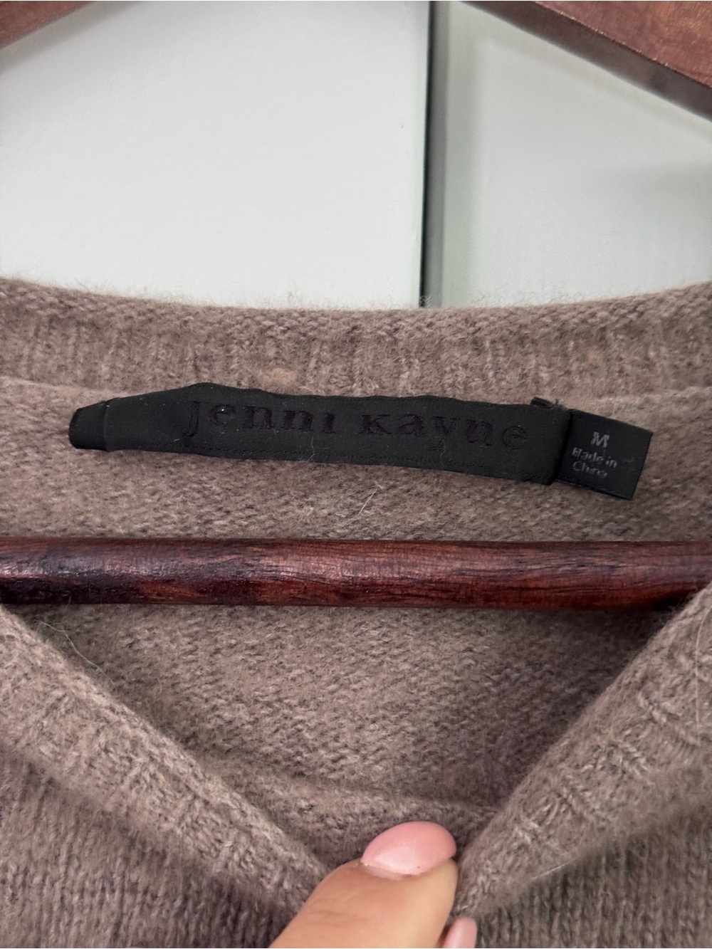 Jenni Kayne Everyday Sweater in taupe size Medium - Picture 4 of 4